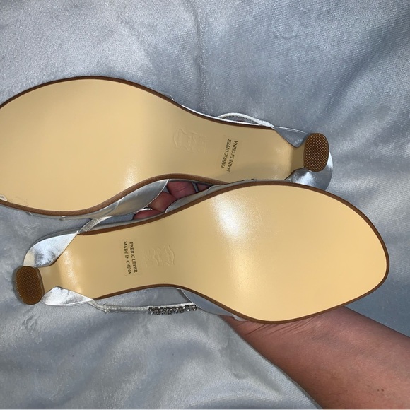 Touch Ups white satin thong kitten heel rhinestone strap size 9.5 Sandals bride - Picture 6 of 10